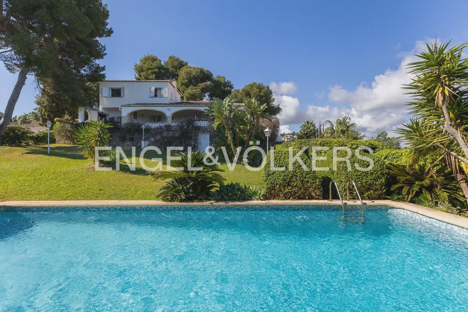 8 bedroom Villa for sale in Javea / Xabia with pool - € 2,350,000 (Ref: 9898312)