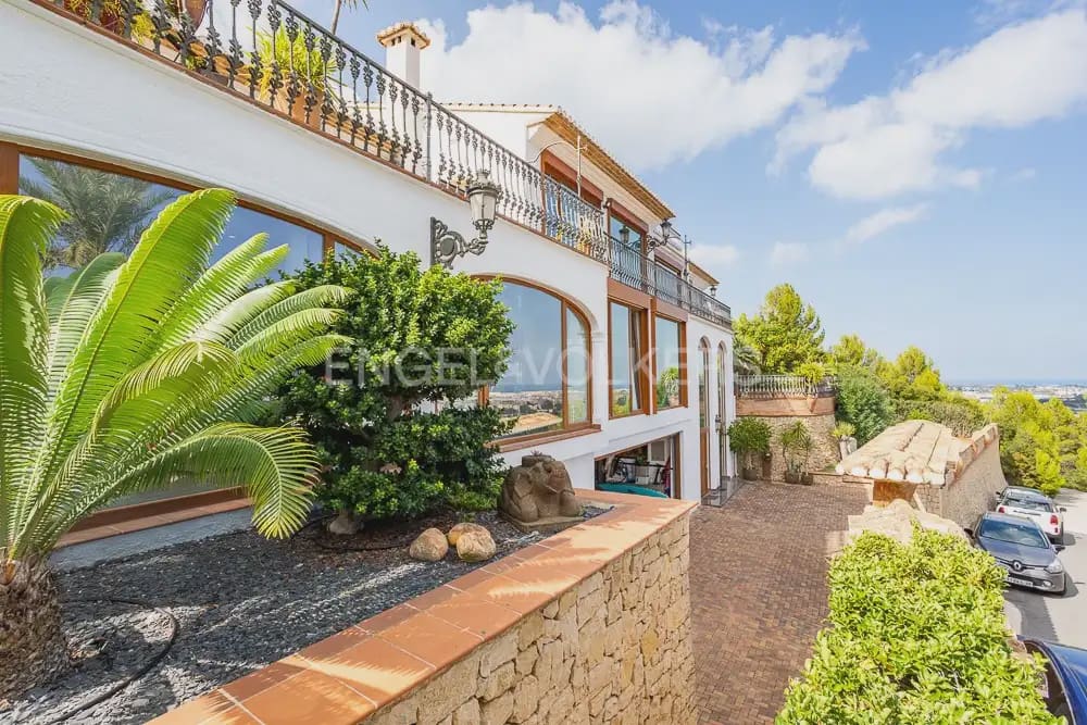 Villa/Maison de 4 chambres à louer à Denia avec piscine garage - 7 000 € (Ref: 9898315)