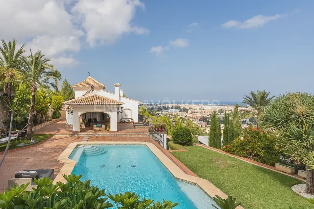 Villa/Maison de 4 chambres à louer à Denia avec piscine garage - 7 000 € (Ref: 9898315)