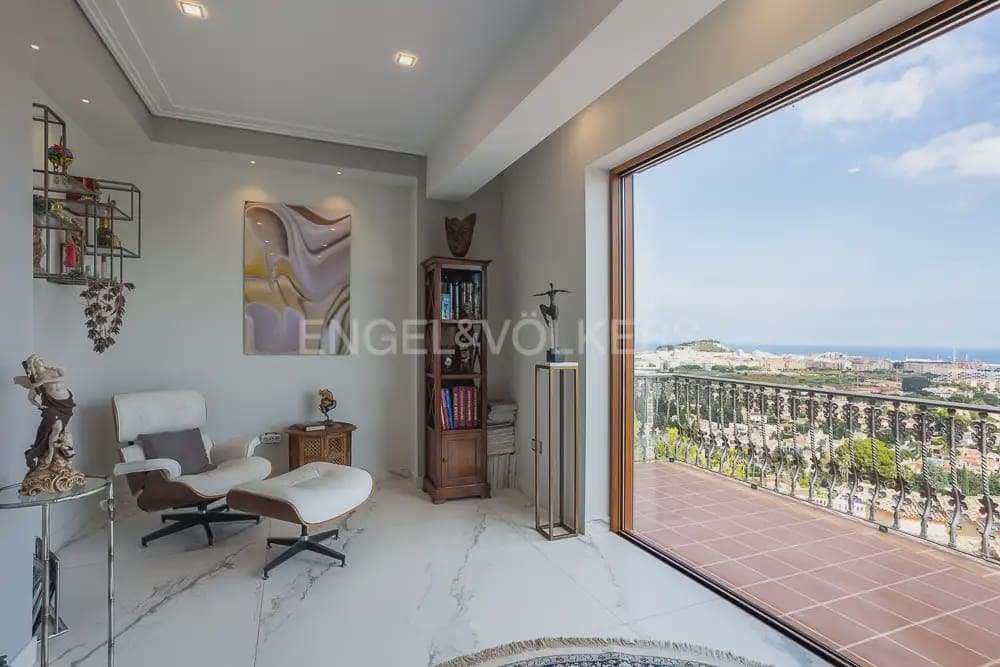 Villa/Maison de 4 chambres à louer à Denia avec piscine garage - 7 000 € (Ref: 9898315)