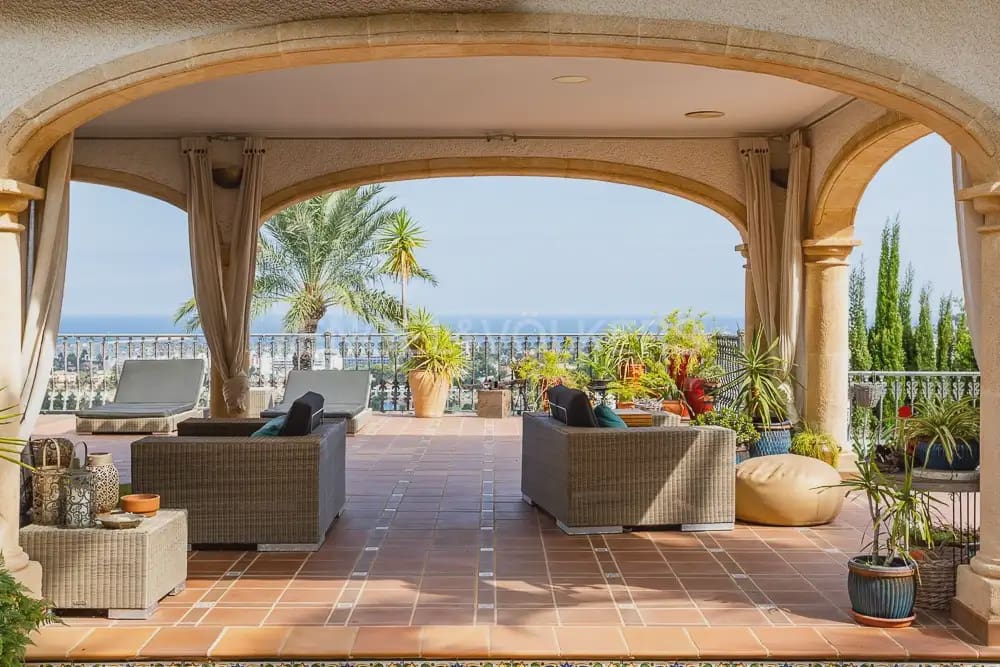 Villa/Maison de 4 chambres à louer à Denia avec piscine garage - 7 000 € (Ref: 9898315)