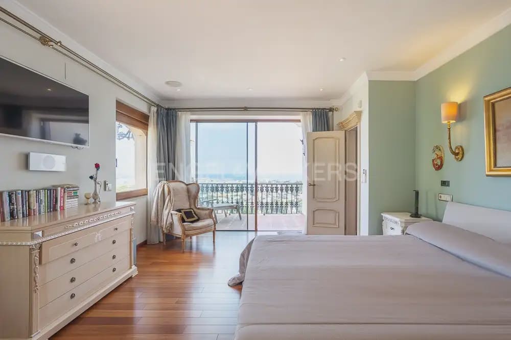 Villa/Maison de 4 chambres à louer à Denia avec piscine garage - 7 000 € (Ref: 9898315)