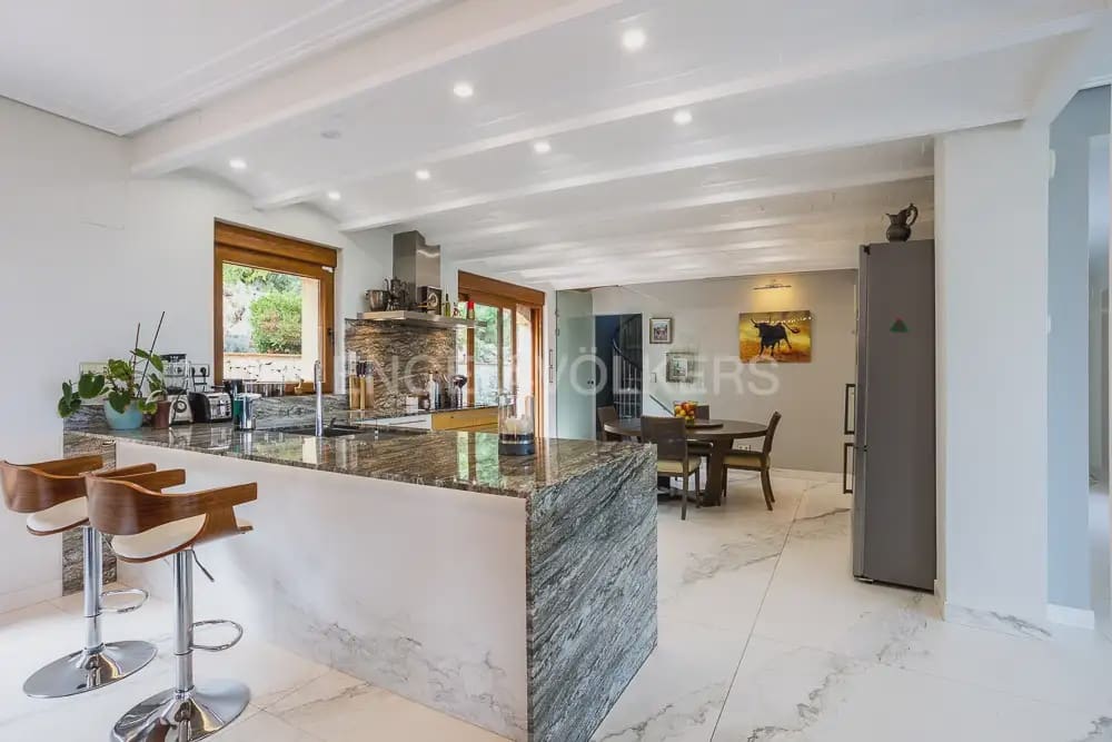 Villa/Maison de 4 chambres à louer à Denia avec piscine garage - 7 000 € (Ref: 9898315)