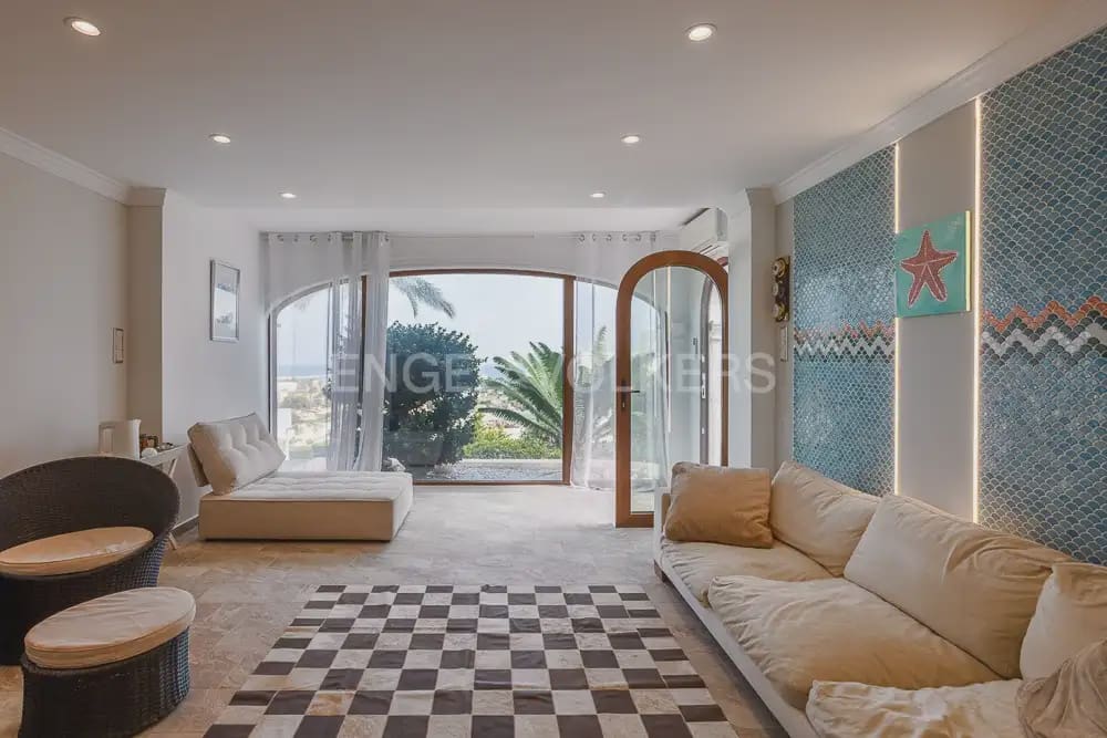 Villa/Maison de 4 chambres à louer à Denia avec piscine garage - 7 000 € (Ref: 9898315)