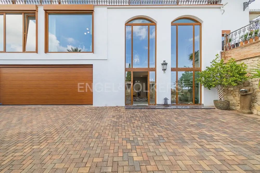 Villa/Maison de 4 chambres à louer à Denia avec piscine garage - 7 000 € (Ref: 9898315)