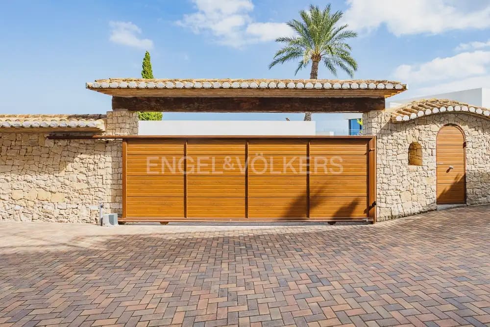 Villa/Maison de 4 chambres à louer à Denia avec piscine garage - 7 000 € (Ref: 9898315)