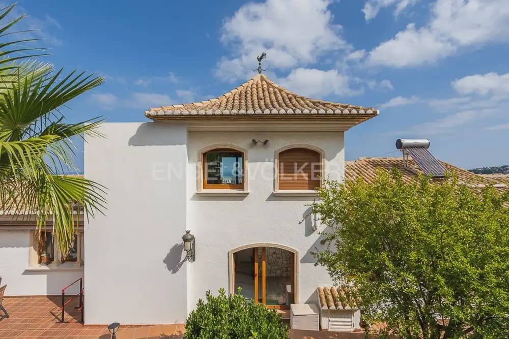 Villa/Maison de 4 chambres à louer à Denia avec piscine garage - 7 000 € (Ref: 9898315)