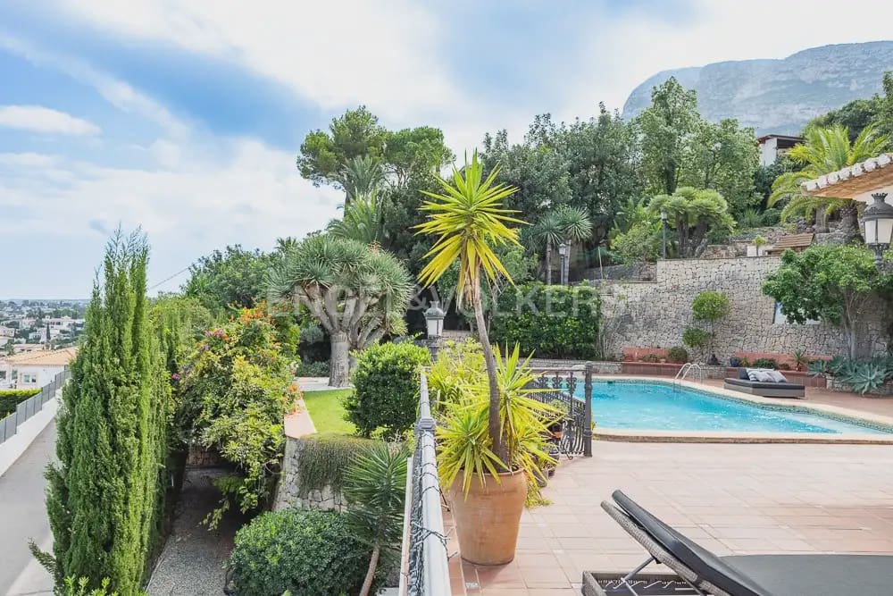 Villa/Maison de 4 chambres à louer à Denia avec piscine garage - 7 000 € (Ref: 9898315)
