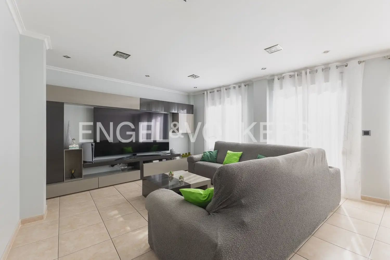 3 slaapkamer Huis te koop in La Pobla de Vallbona met garage - € 450.000 (Ref: 9898317)