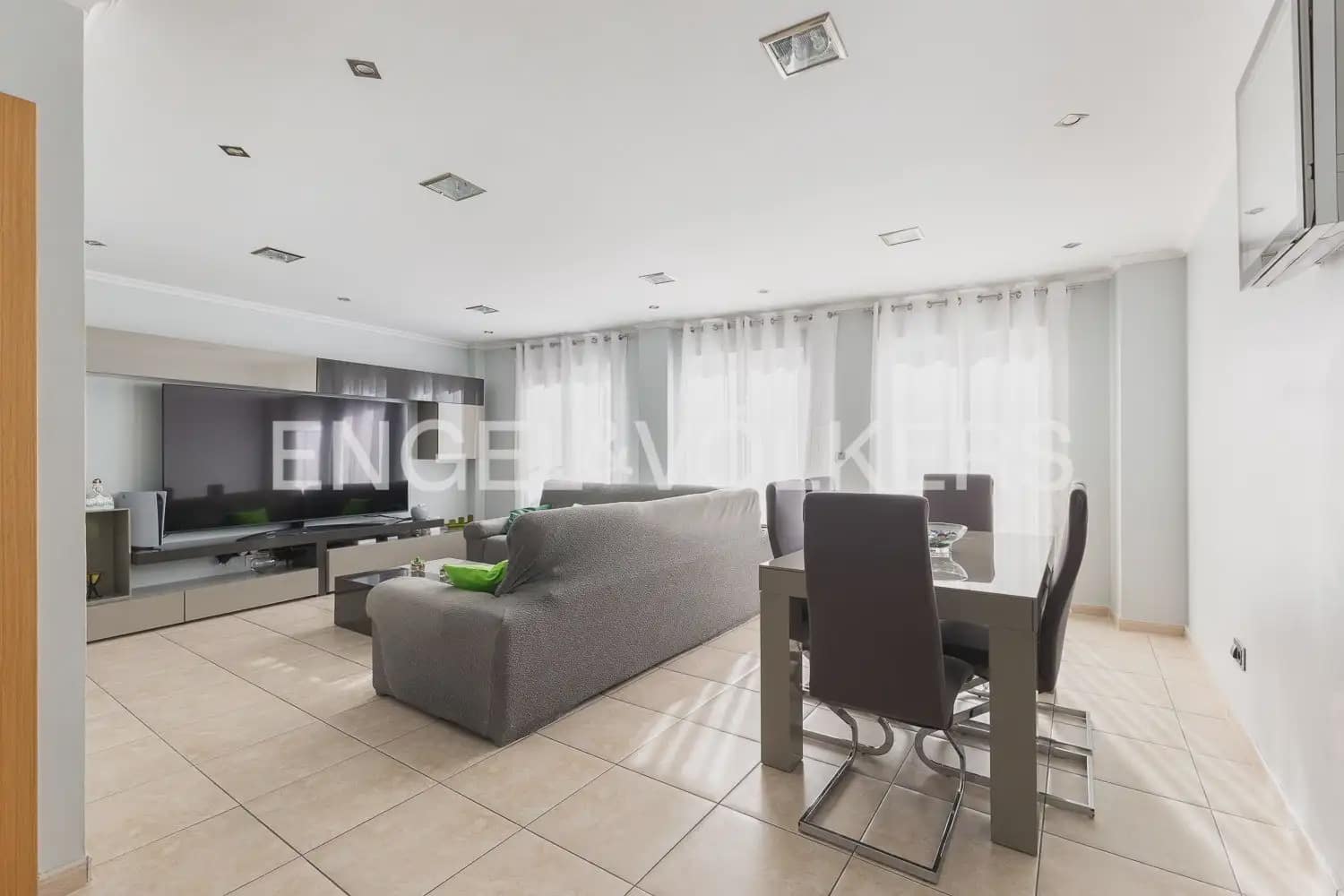 3 slaapkamer Huis te koop in La Pobla de Vallbona met garage - € 450.000 (Ref: 9898317)