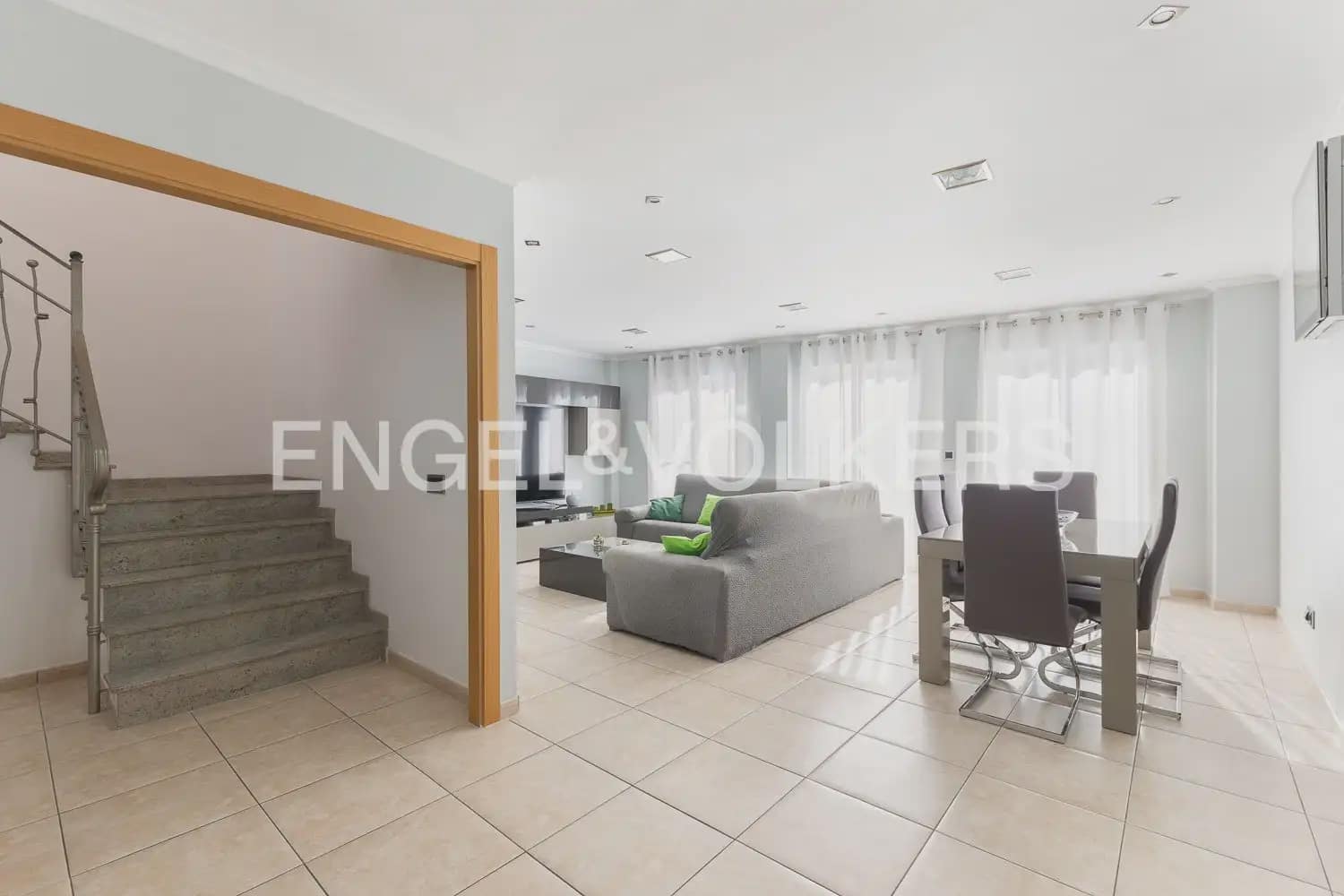 3 slaapkamer Huis te koop in La Pobla de Vallbona met garage - € 450.000 (Ref: 9898317)