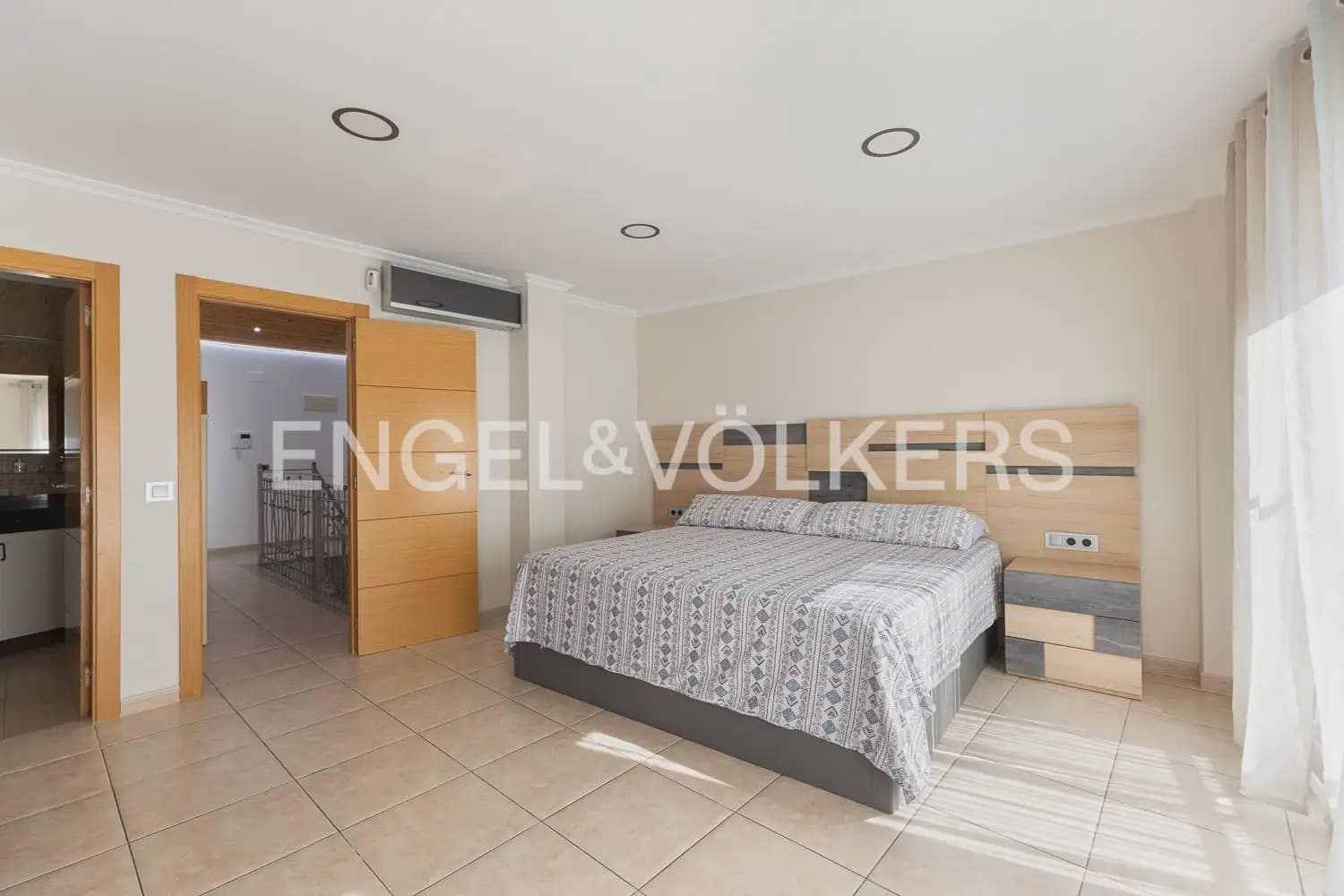 3 slaapkamer Huis te koop in La Pobla de Vallbona met garage - € 450.000 (Ref: 9898317)