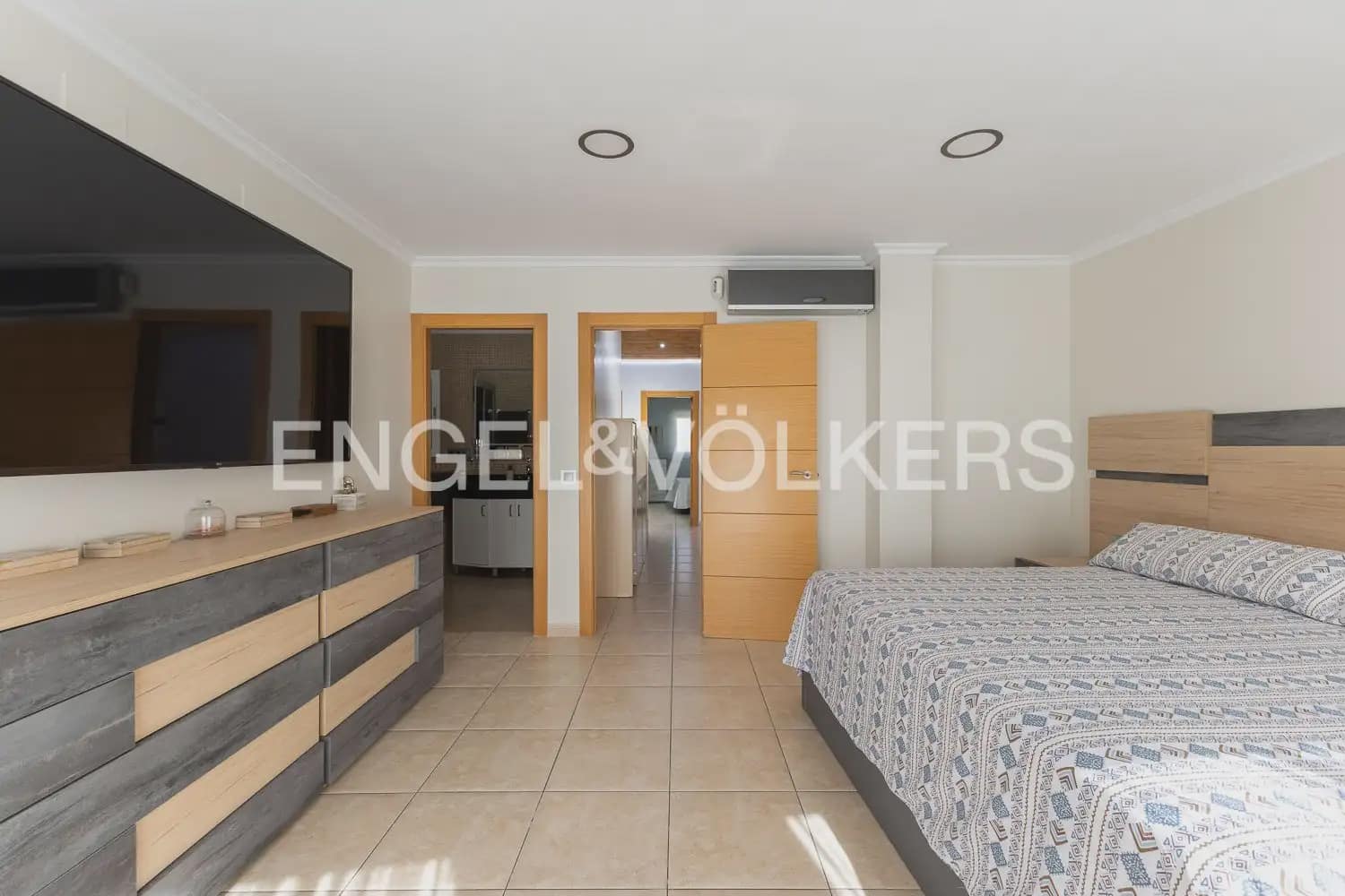 3 slaapkamer Huis te koop in La Pobla de Vallbona met garage - € 450.000 (Ref: 9898317)