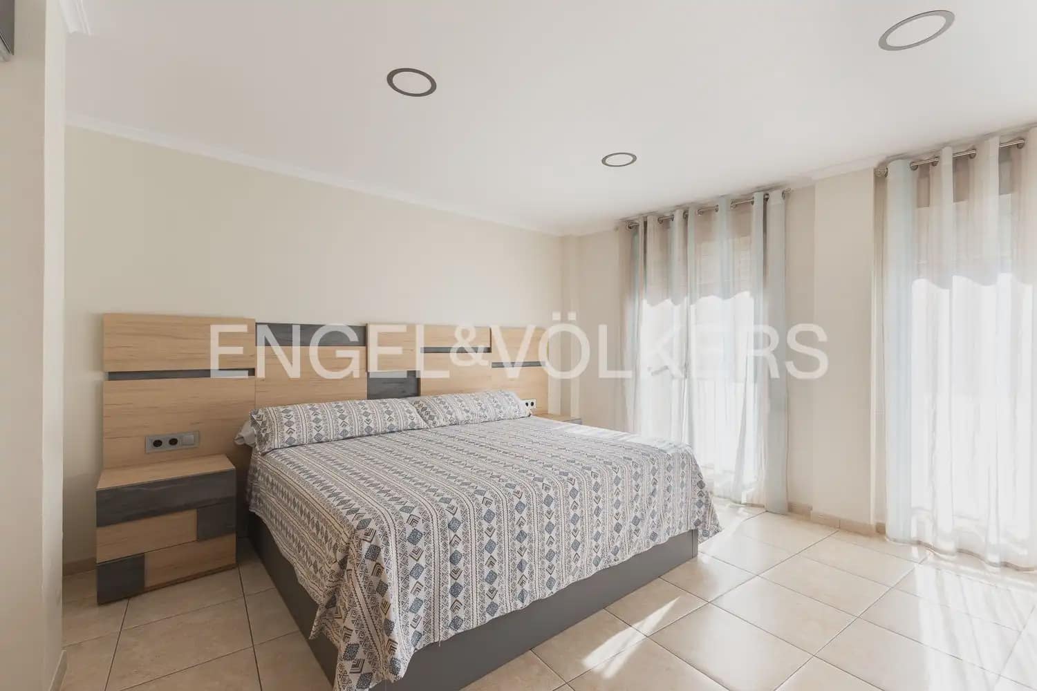 3 slaapkamer Huis te koop in La Pobla de Vallbona met garage - € 450.000 (Ref: 9898317)