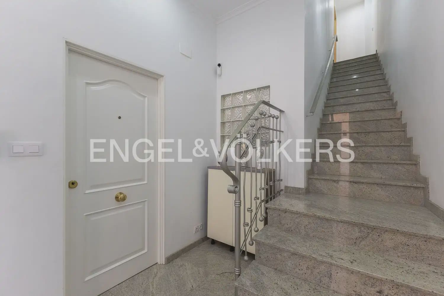 3 slaapkamer Huis te koop in La Pobla de Vallbona met garage - € 450.000 (Ref: 9898317)