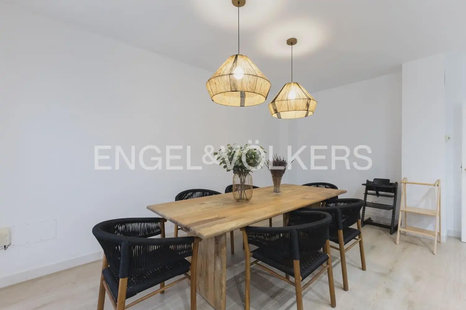 6 bedroom Townhouse for sale in Vila-real with garage - € 550,000 (Ref: 9898318)