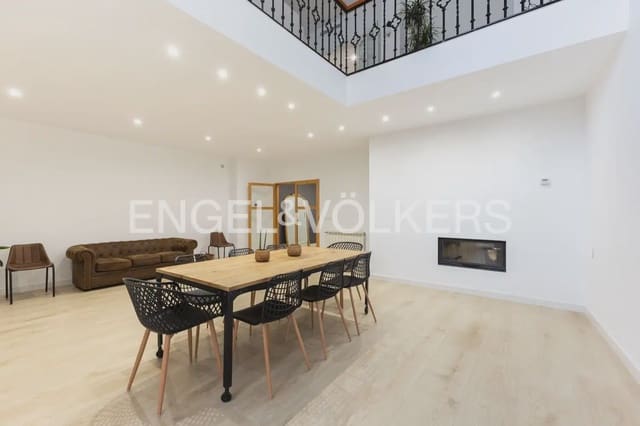 6 bedroom Townhouse for sale in Vila-real with garage - € 550,000 (Ref: 9898318)