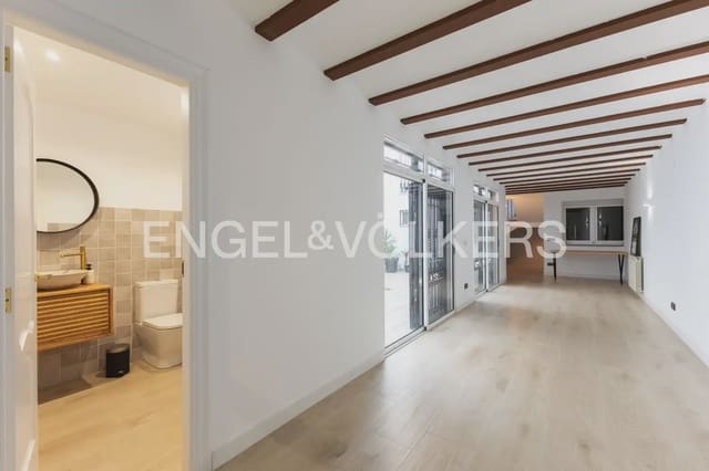 6 bedroom Townhouse for sale in Vila-real with garage - € 550,000 (Ref: 9898318)