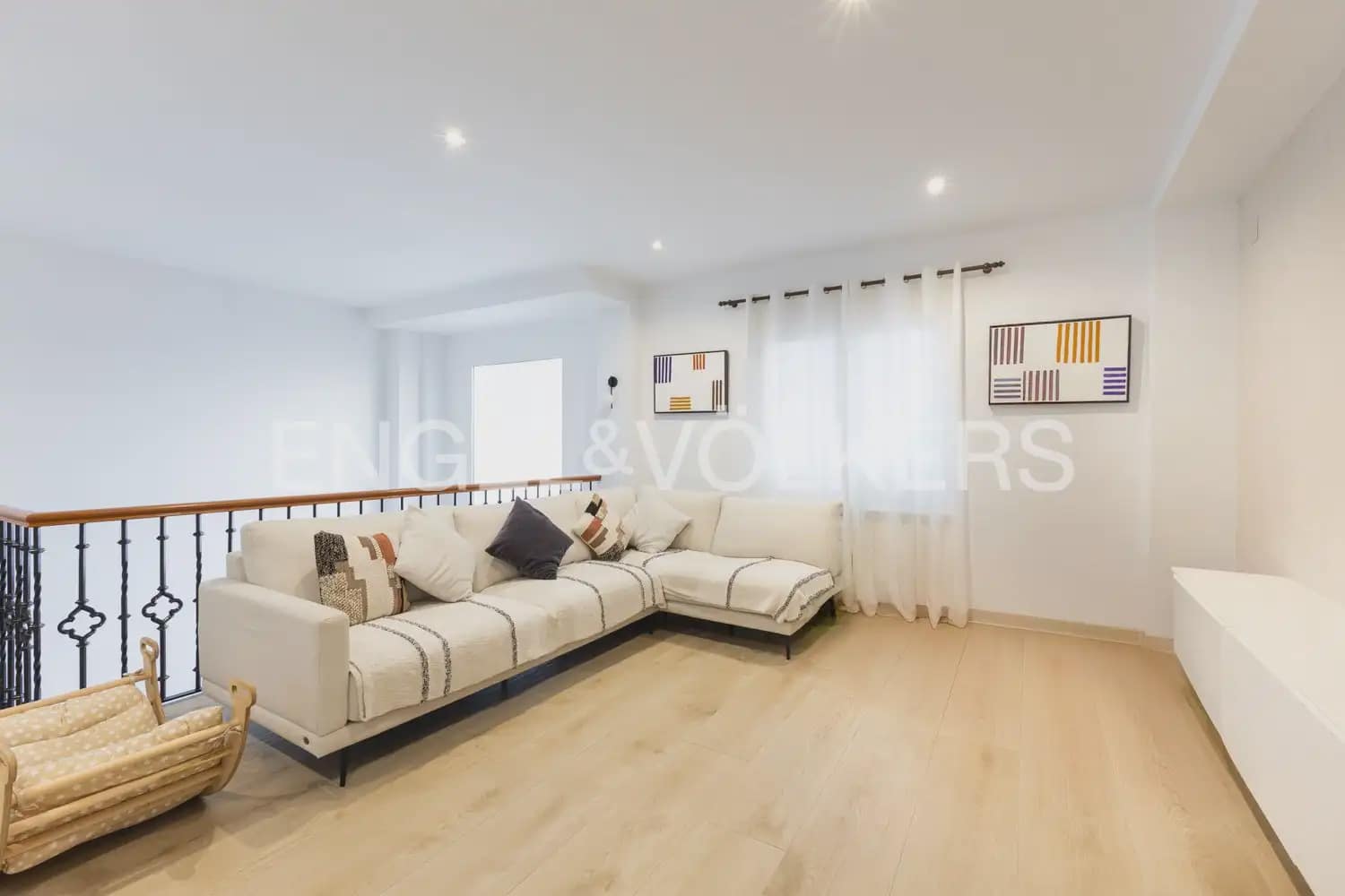 6 bedroom Townhouse for sale in Vila-real with garage - € 550,000 (Ref: 9898318)