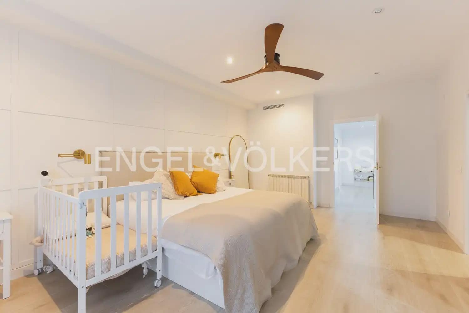 6 bedroom Townhouse for sale in Vila-real with garage - € 550,000 (Ref: 9898318)