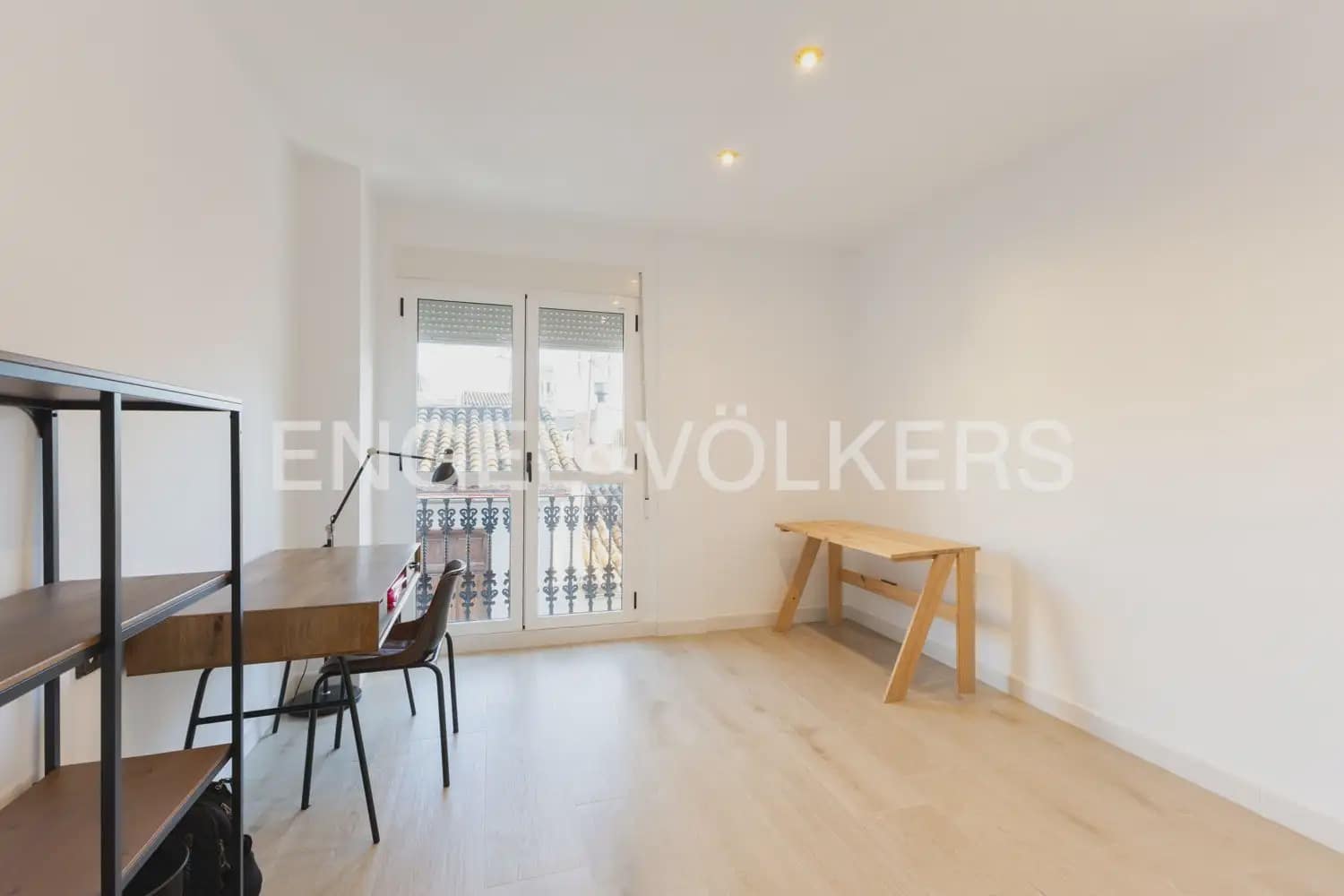 6 bedroom Townhouse for sale in Vila-real with garage - € 550,000 (Ref: 9898318)