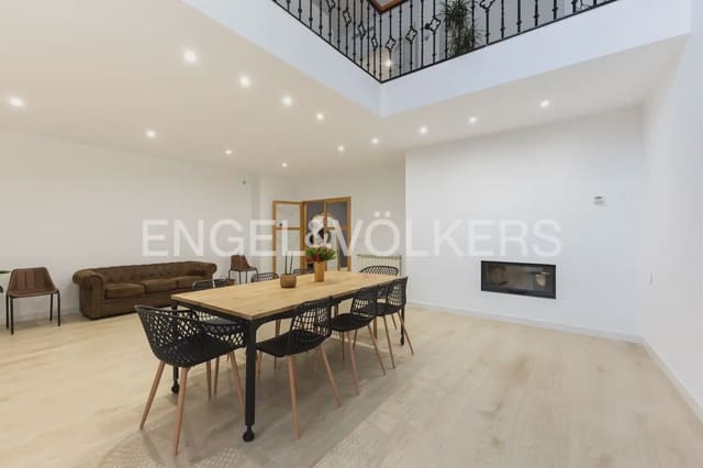 6 bedroom Townhouse for sale in Vila-real with garage - € 550,000 (Ref: 9898318)