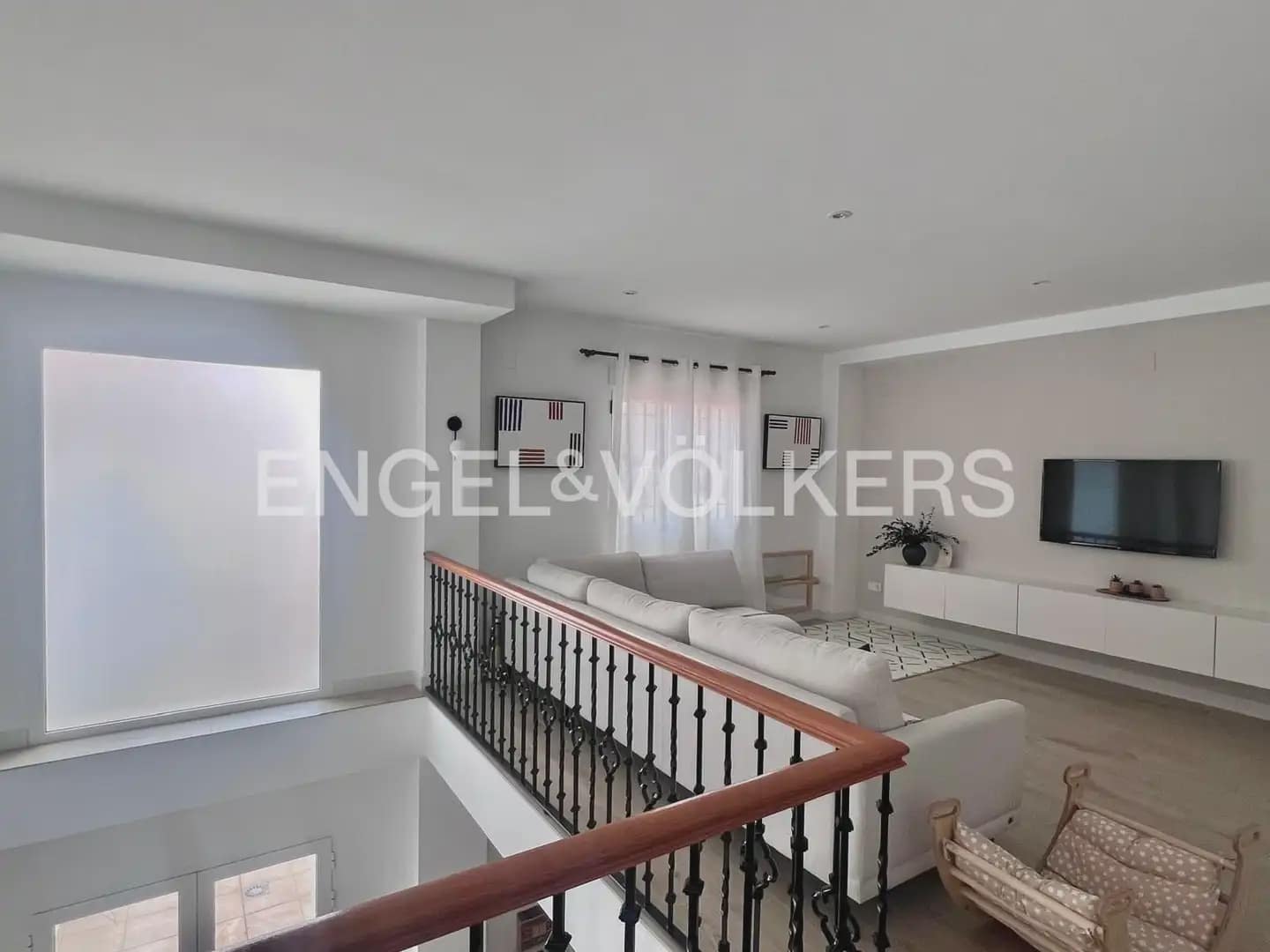 6 bedroom Townhouse for sale in Vila-real with garage - € 550,000 (Ref: 9898318)