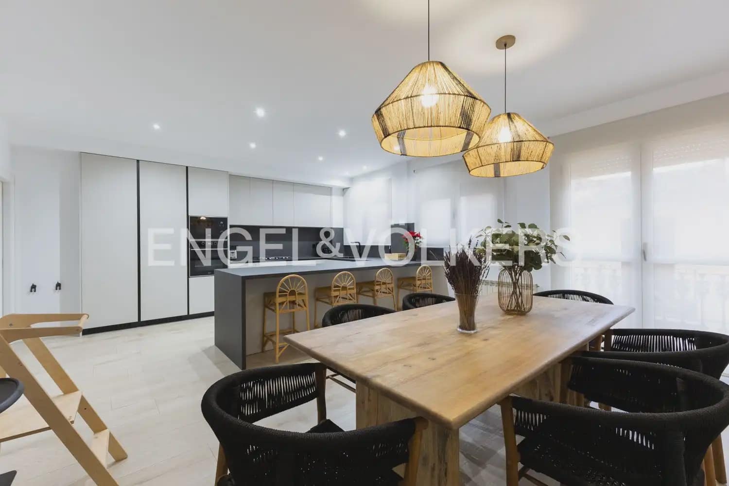 6 bedroom Townhouse for sale in Vila-real with garage - € 550,000 (Ref: 9898318)