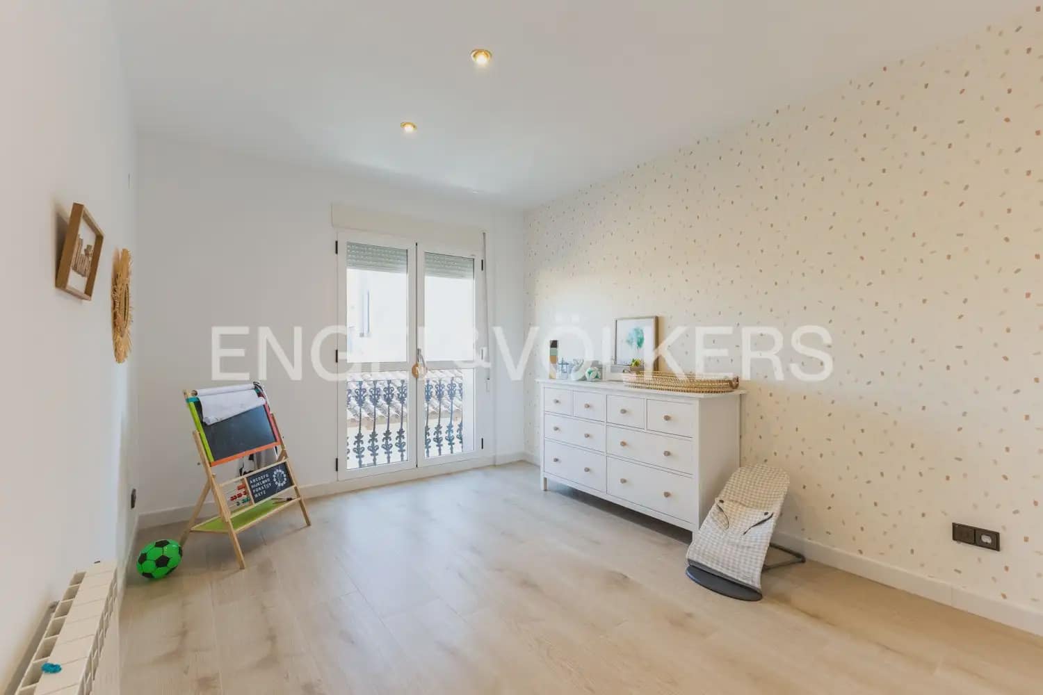 6 bedroom Townhouse for sale in Vila-real with garage - € 550,000 (Ref: 9898318)