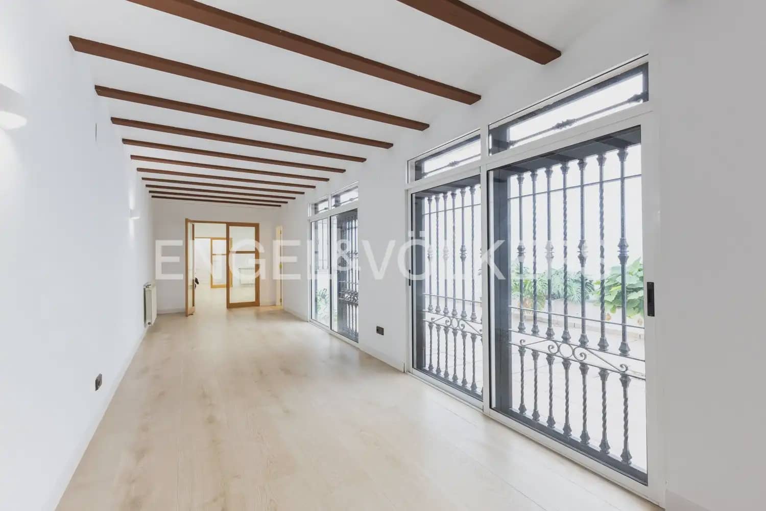 6 bedroom Townhouse for sale in Vila-real with garage - € 550,000 (Ref: 9898318)