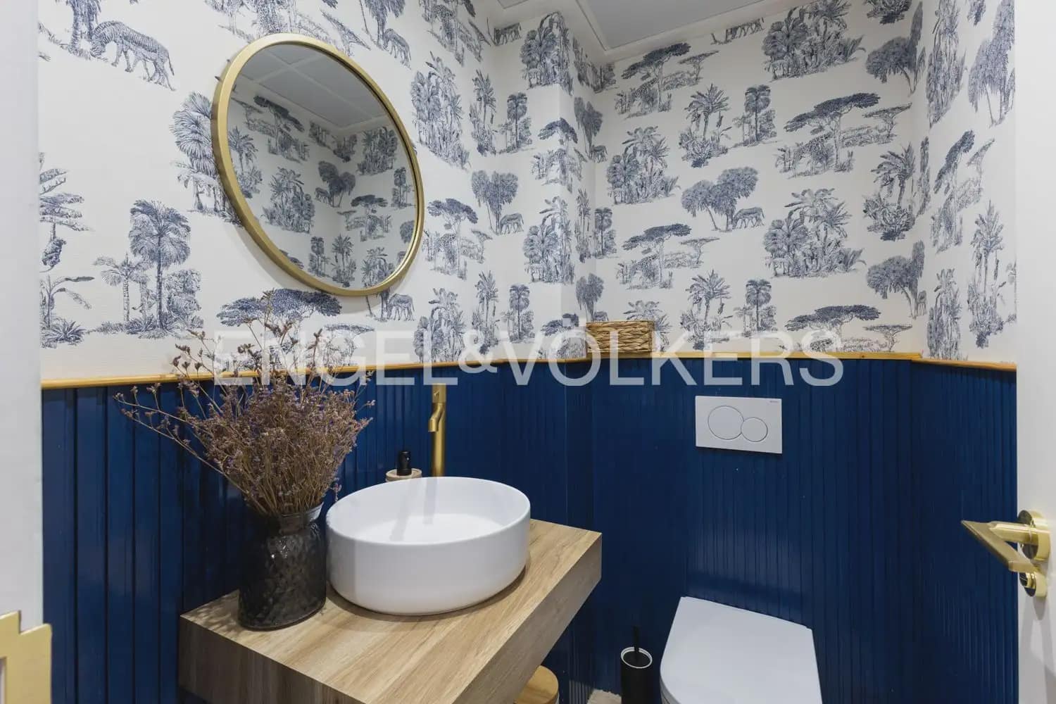 6 bedroom Townhouse for sale in Vila-real with garage - € 550,000 (Ref: 9898318)