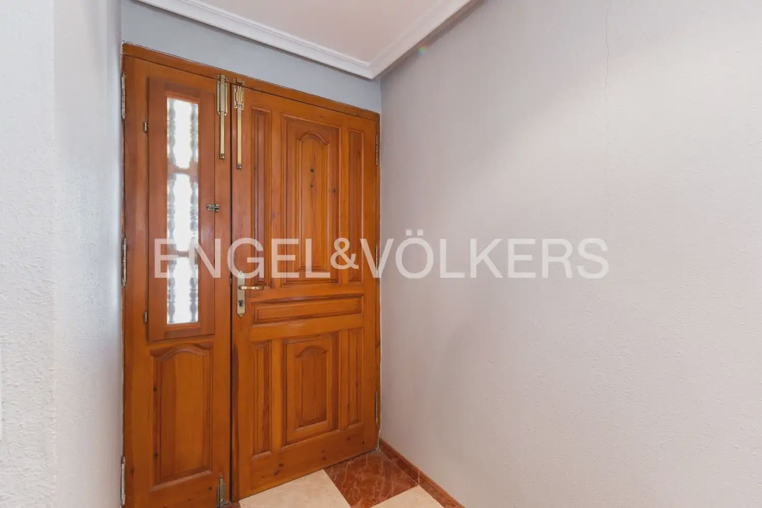 4 sovrum Villa till salu i La Pobla de Vallbona med pool garage - 380 000 € (Ref: 9898320)