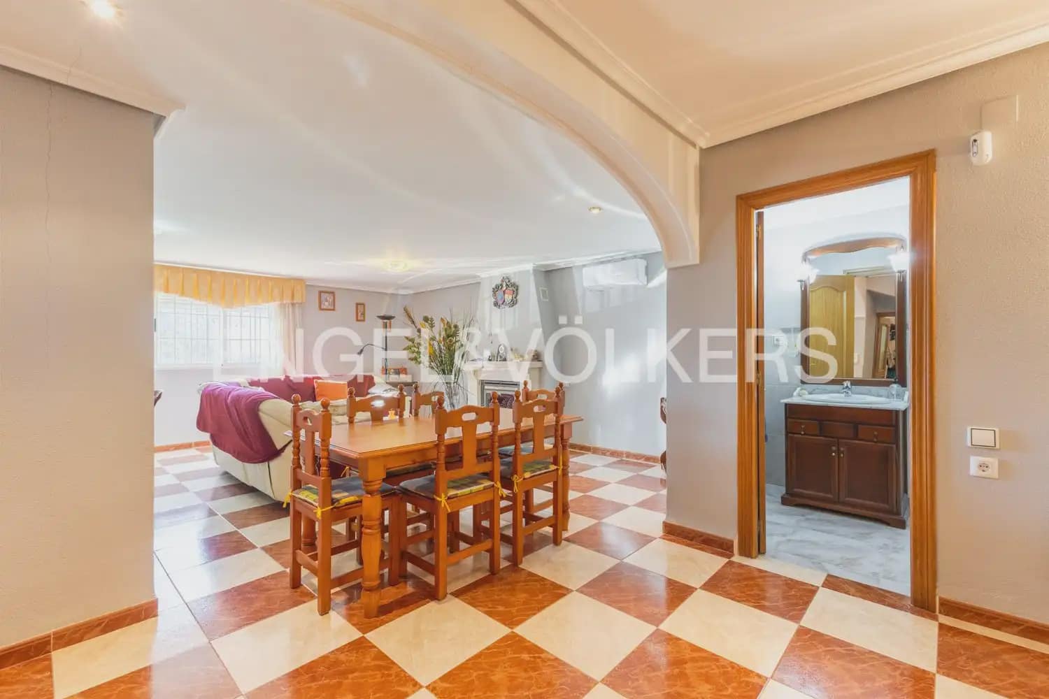 4 sovrum Villa till salu i La Pobla de Vallbona med pool garage - 380 000 € (Ref: 9898320)