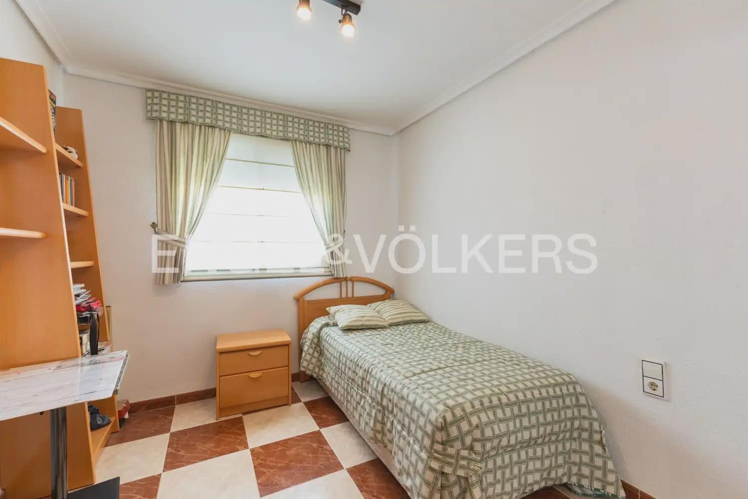 4 sovrum Villa till salu i La Pobla de Vallbona med pool garage - 380 000 € (Ref: 9898320)