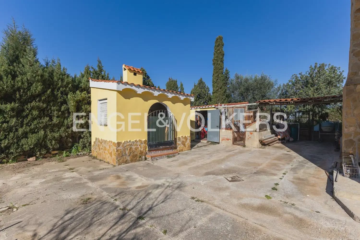 4 sovrum Villa till salu i La Pobla de Vallbona med pool garage - 380 000 € (Ref: 9898320)