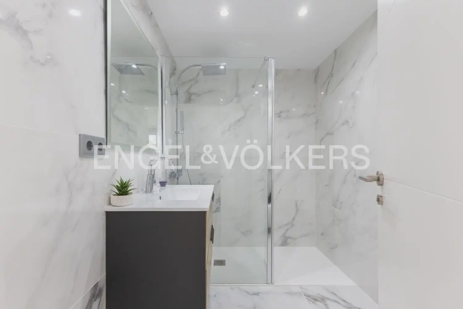 5 sovrum Semi-fristående Villa till salu i Gandia med garage - 818 000 € (Ref: 9898321)