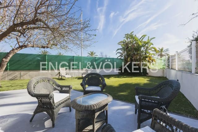 5 sovrum Semi-fristående Villa till salu i Gandia med garage - 818 000 € (Ref: 9898321)