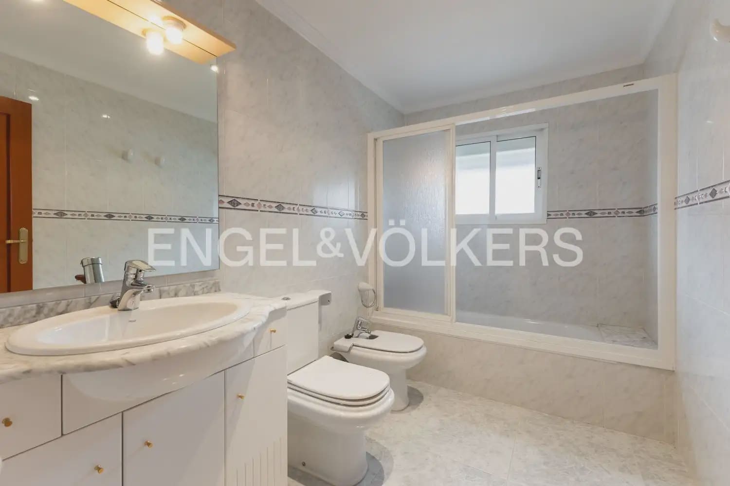 3 Zimmer Villa zu verkaufen in Oliva mit Garage - 380.000 € (Ref: 9898322)