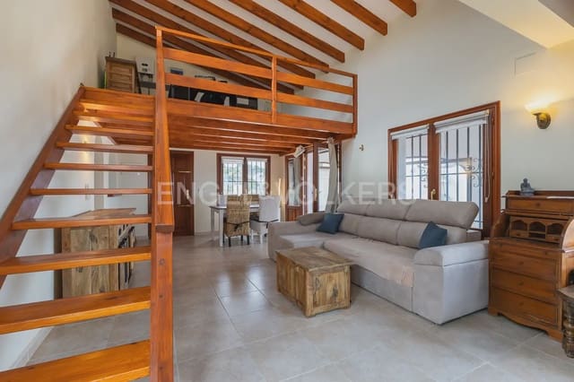 Chalet de 3 habitaciones en Pego en venta con piscina garaje - 429.000 € (Ref: 9898324)