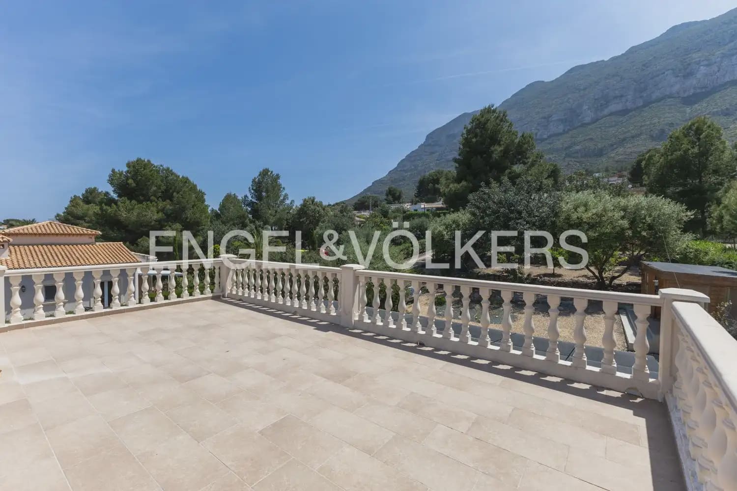 5 sypialnia Willa na sprzedaż w Denia z garażem - 849 000 € (Ref: 9898325)