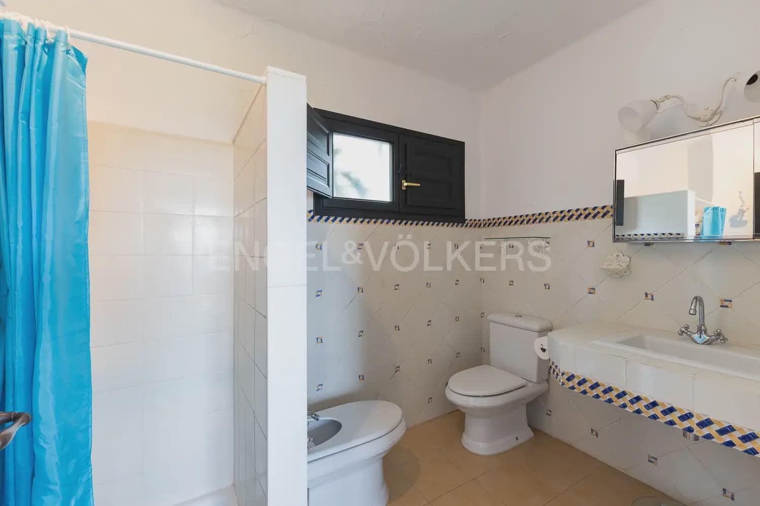 Chalet de 5 habitaciones en Oropesa  en venta con piscina garaje - 950.000 € (Ref: 9898328)