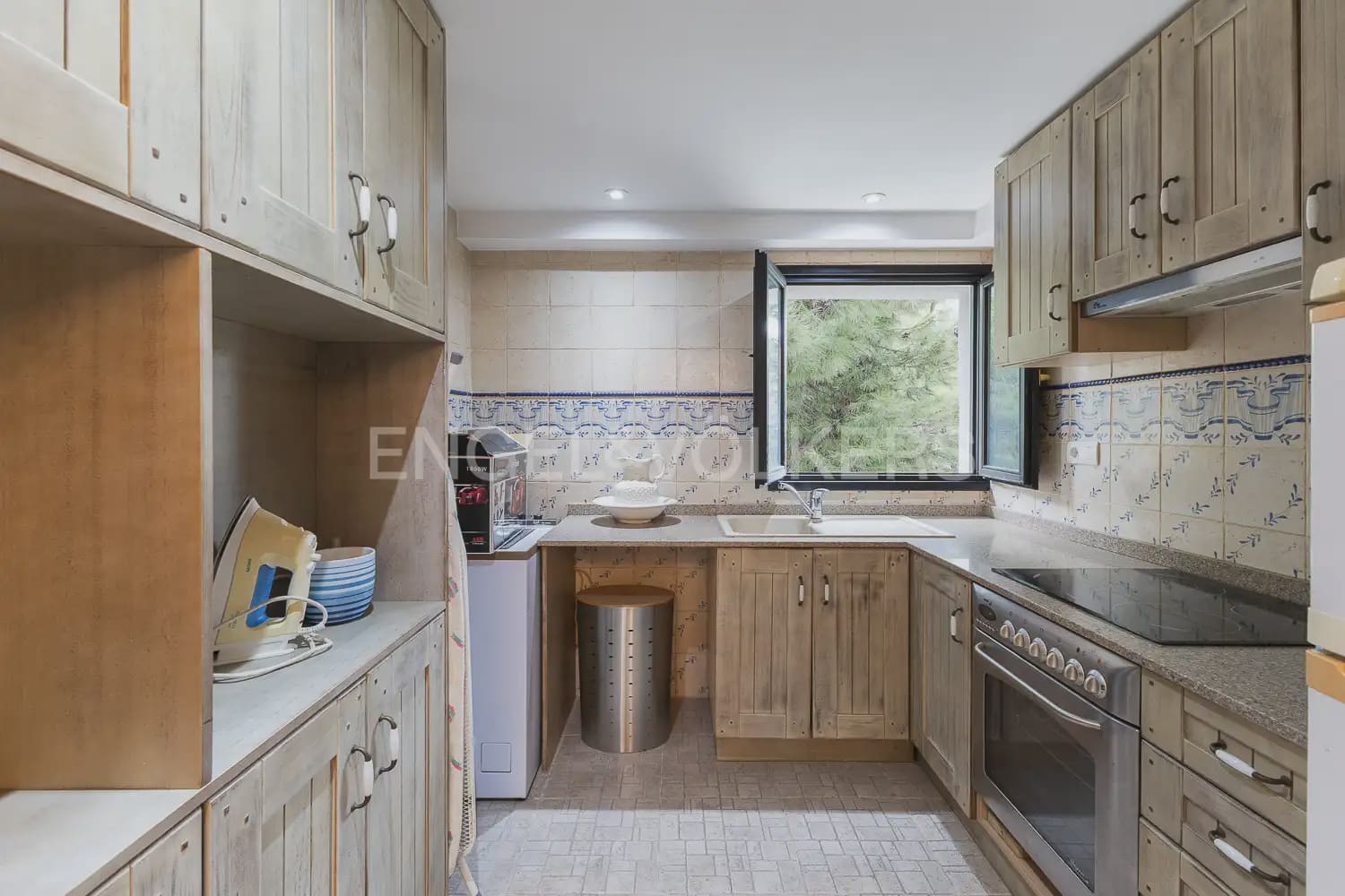 Chalet de 5 habitaciones en Oropesa  en venta con piscina garaje - 950.000 € (Ref: 9898328)