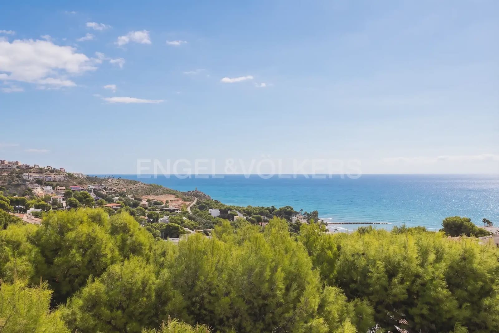 Chalet de 5 habitaciones en Oropesa  en venta con piscina garaje - 950.000 € (Ref: 9898328)
