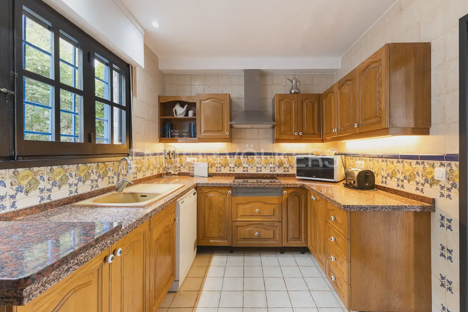 Chalet de 5 habitaciones en Oropesa  en venta con piscina garaje - 950.000 € (Ref: 9898328)
