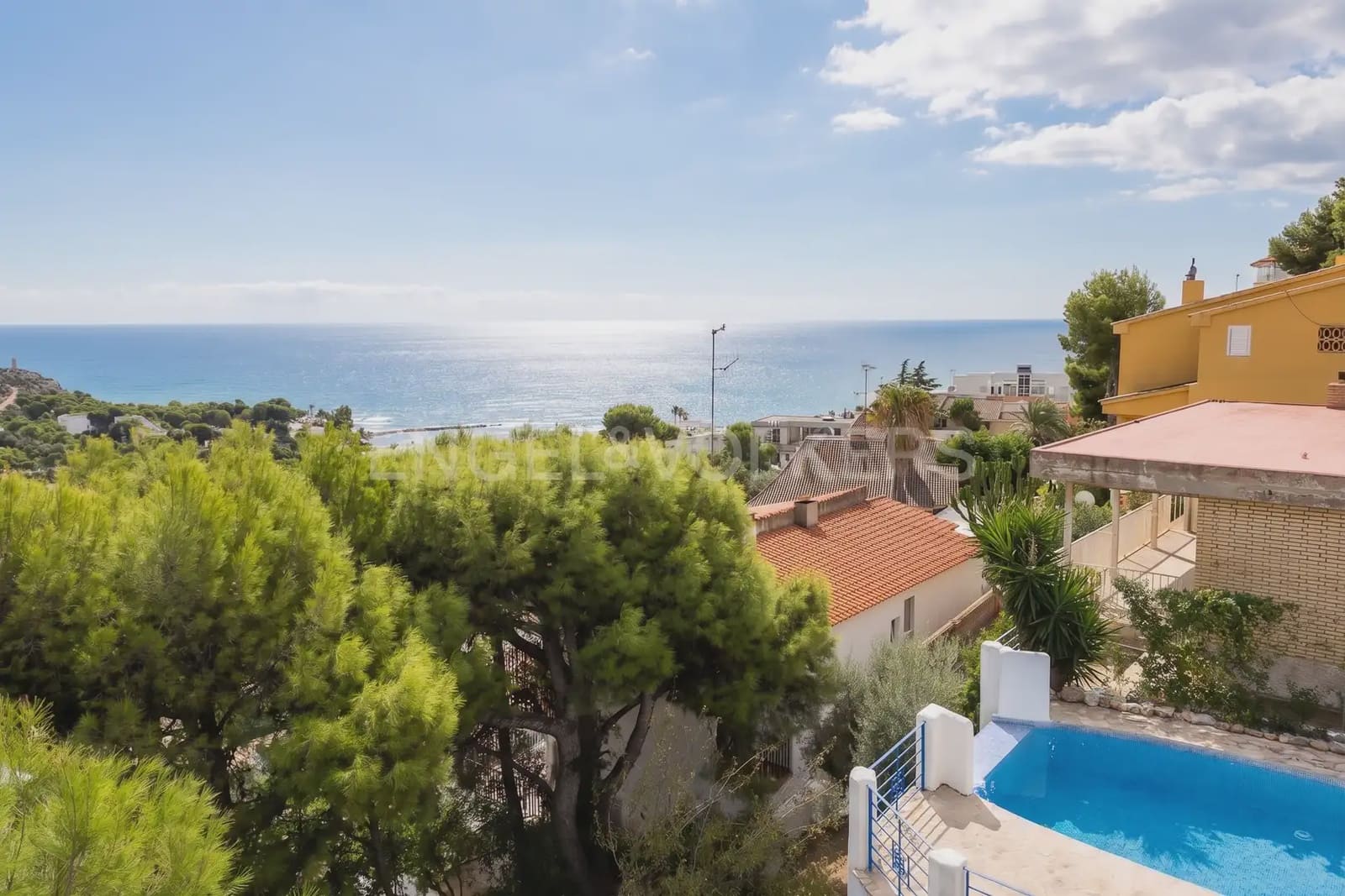 Chalet de 5 habitaciones en Oropesa  en venta con piscina garaje - 950.000 € (Ref: 9898328)