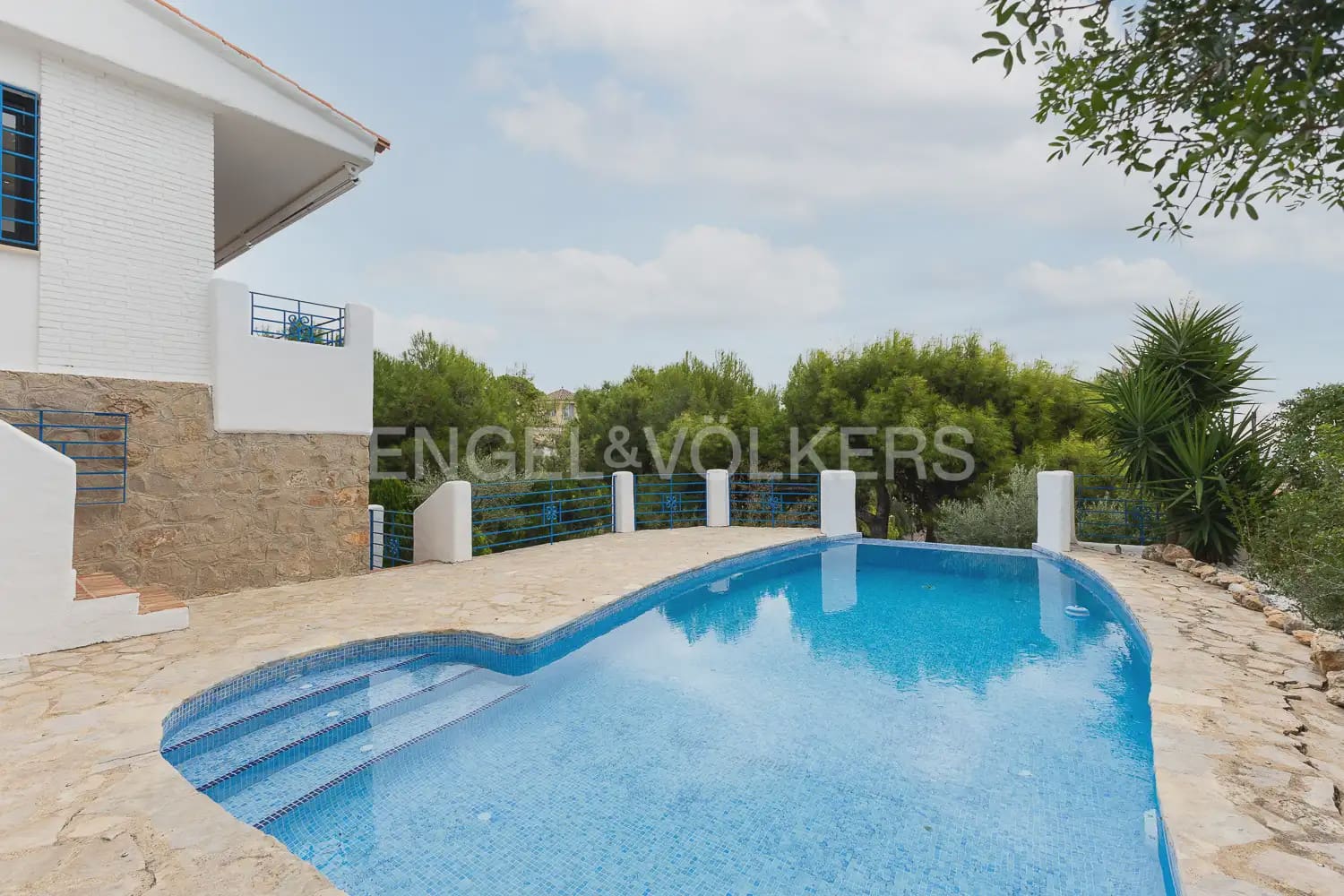 Chalet de 5 habitaciones en Oropesa  en venta con piscina garaje - 950.000 € (Ref: 9898328)