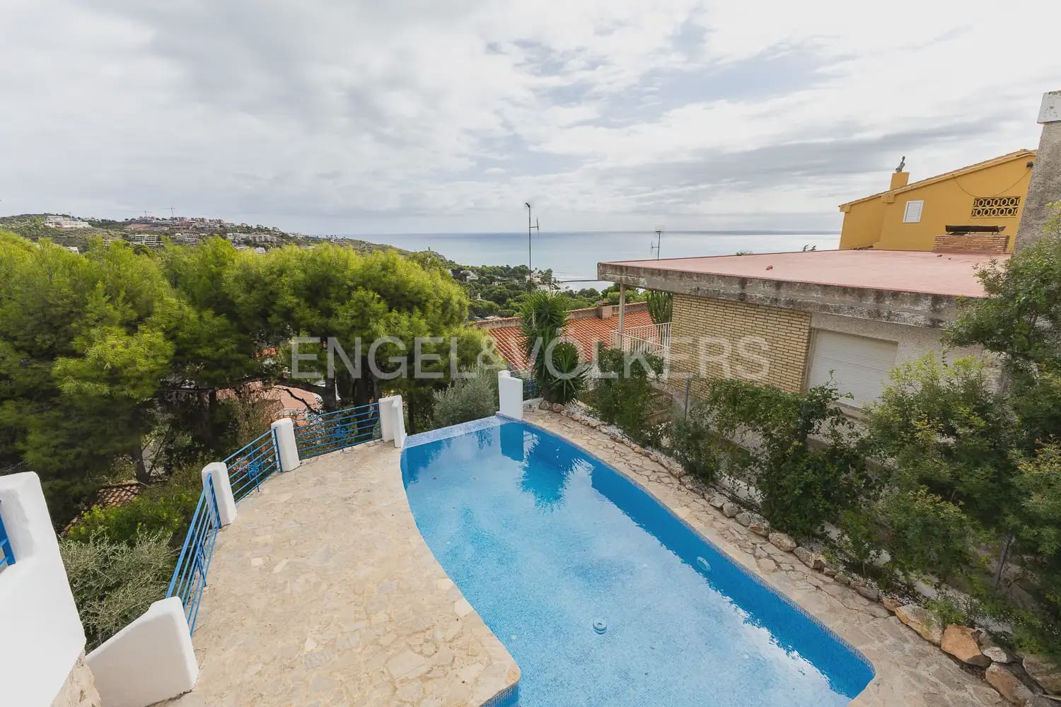 Chalet de 5 habitaciones en Oropesa  en venta con piscina garaje - 950.000 € (Ref: 9898328)