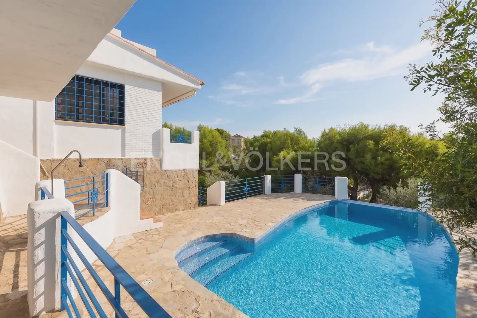 Chalet de 5 habitaciones en Oropesa  en venta con piscina garaje - 950.000 € (Ref: 9898328)