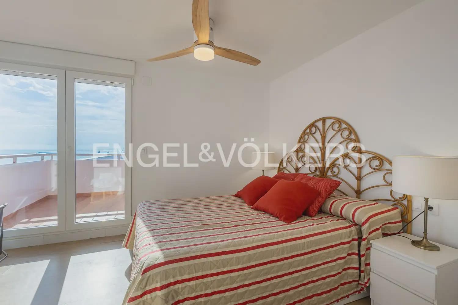 Ático de 3 habitaciones en Gandia en venta - 590.000 € (Ref: 9898329)