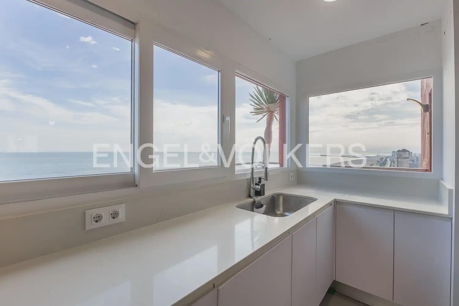 Ático de 3 habitaciones en Gandia en venta - 590.000 € (Ref: 9898329)